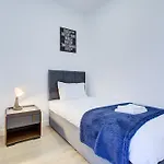 Canning Town 4-Person Flat