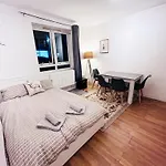 Spacious Flat With 2 To 3 Bedrooms In Central London
