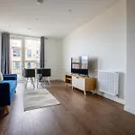 Londwell, Stylish Docklands Flat With Private Terrace