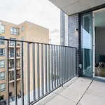 Londwell, Stylish Docklands Flat With Private Terrace