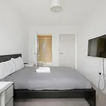 Canning Town 2 Bed Apartment