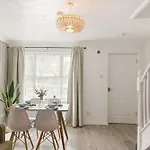 Cozy 2 Bed House Near Excel, The O2, Canary Wharf