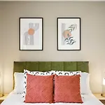 Cozy 2 Bed House Near Excel, The O2, Canary Wharf
