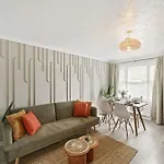 Cozy 2 Bed House Near Excel, The O2, Canary Wharf