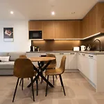 Luxury Flat Next Tower Bridge 1