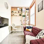 Cozy 3 Bed Home In London, Free Parking, Sleeps 8!