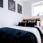 Luxury 2 Bedroom Apartment