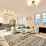 3 X Bedroom Riverside Flat With Hot Tub On Roof Terrace