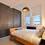 3 X Bedroom Riverside Flat With Hot Tub On Roof Terrace