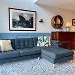 Luxury Canal-Front 2 Bedroom Loft Apartment