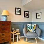 Luxury Canal-Front 2 Bedroom Loft Apartment