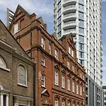 Beautiful pied-a-terre to explore London