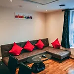 Hotel Quality Stay,2 Bed Apartment Near The City Centre, 2Min Walk From Metro Station