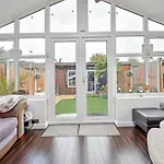 Docklands Stay, Room In Modern Spacious House - Near Excel Centre, City Airport, Uel,Sleeps 2