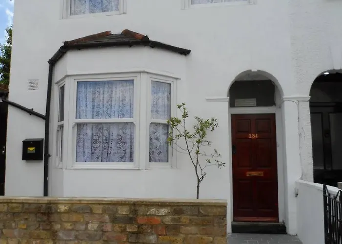 Bubblesbnb- Lovely 1 Bedroom Studio Flat