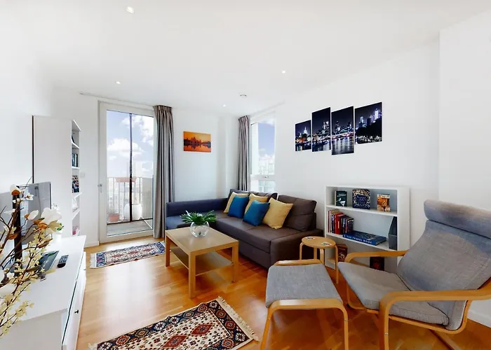 Lovely 2 Bedroom Flat With Balcony In Stratford