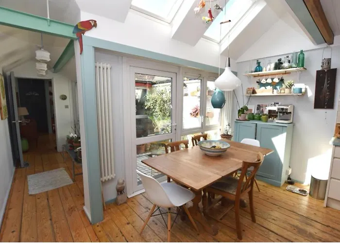 Stylish 3 Bed House With Parking In Bermondsey, Se1