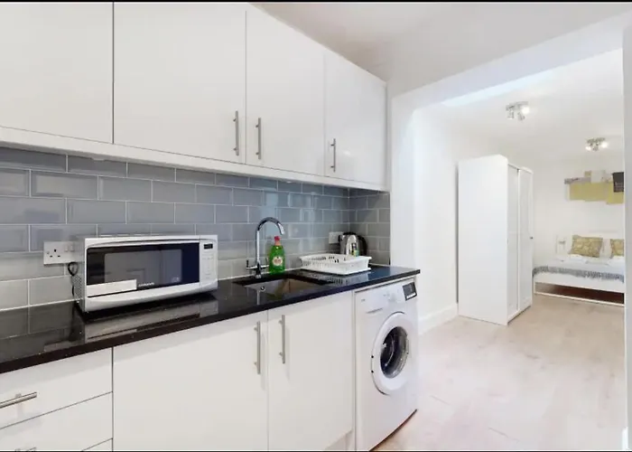 New Spacious 1 Bed Studio Flat In Aldgate