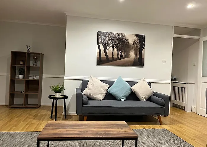 Lovely 2 Bedroom Apartment With Parking Space