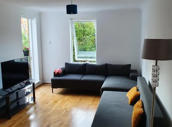 Luxury Private Mews Modern Apartment In The City