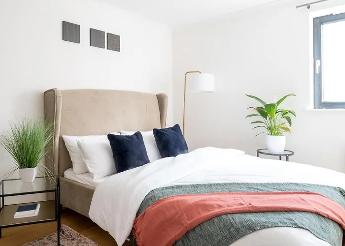 Riverside Two bedroom apartment - Nespresso - Netflix