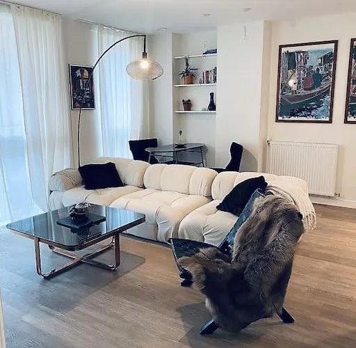 Stunning 1 Bed Luxury Apartment
