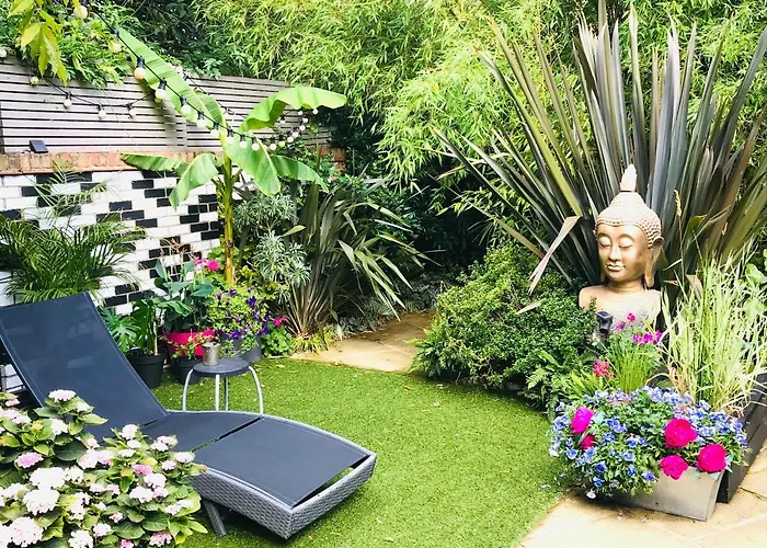 Stunning 1 Bed Garden Apartment