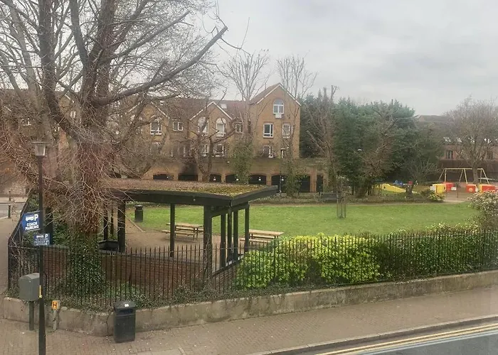 Dockside Sleeps 8, Uber Boat To Canary Wharf In 3 Mins