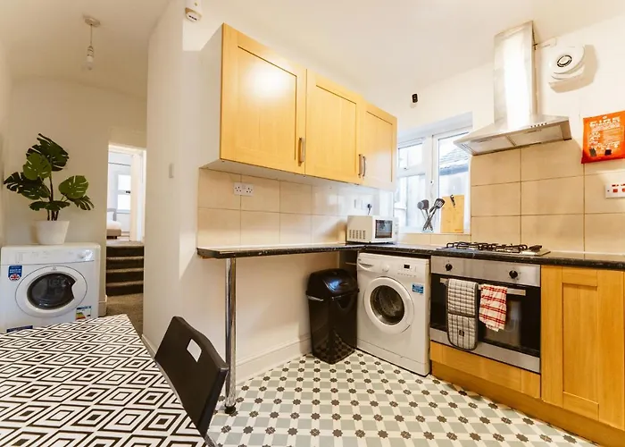 Mile End Double Rooms 86A