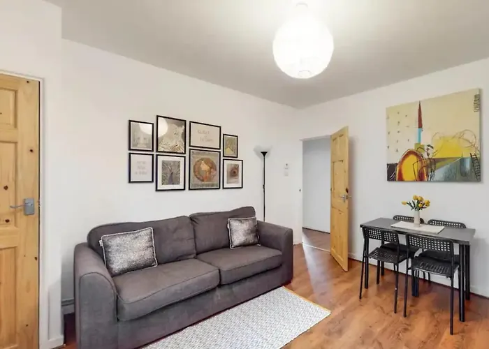 Central & Cosy 2Bd Flat Near Canary Wharf