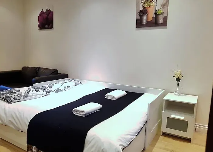Modern Apartment In Great Location In London