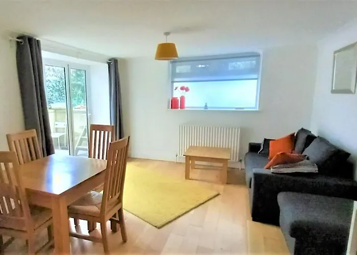 2 Bedroom Victorian Garden Flat