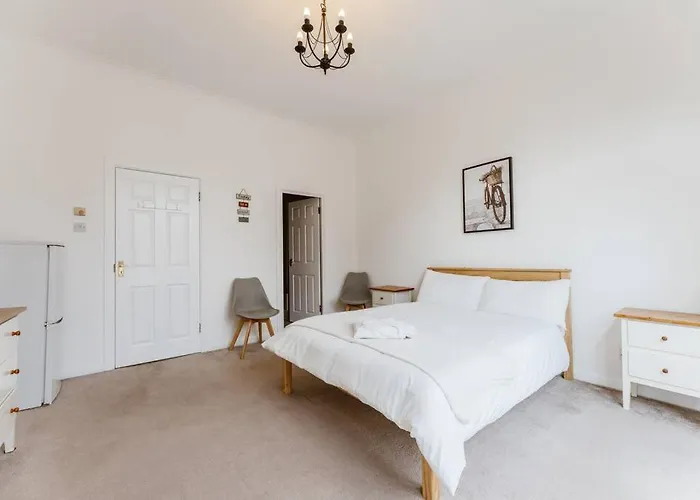 Spacious Ensuite Room Near Top Tourist Attractions