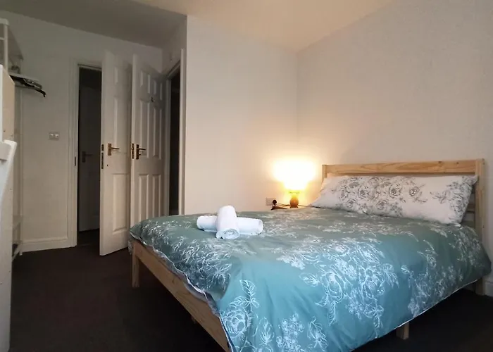 Bright, Chilled Ensuite Db Room In A Shared Flat!