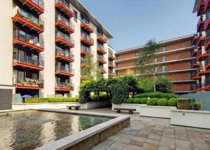 Your Riverside Home 2 With Private Balcony