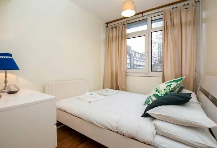 Cosy Room With Smart Tv In Central London