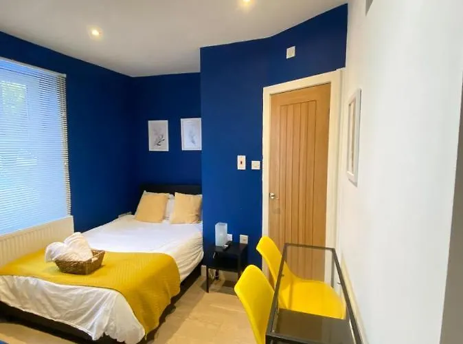 En-Suite Near Stratford In A Guesthouse