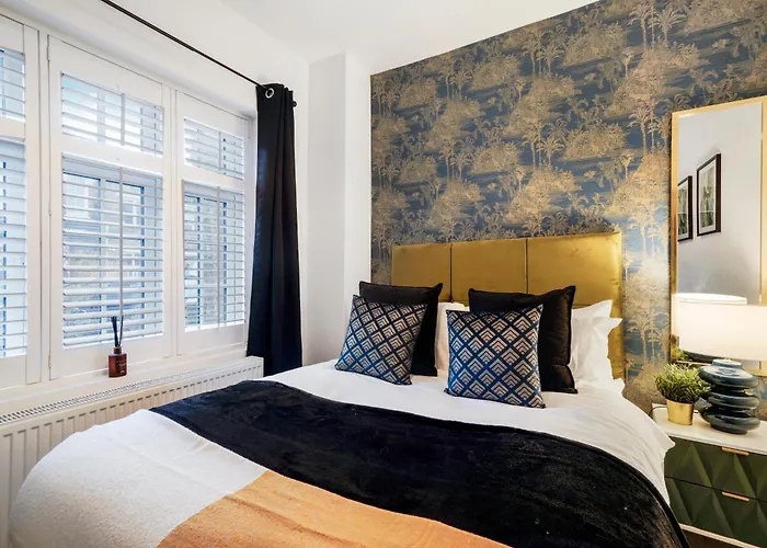 Charming 2 Bed House - Roof Top Terrace & Parking