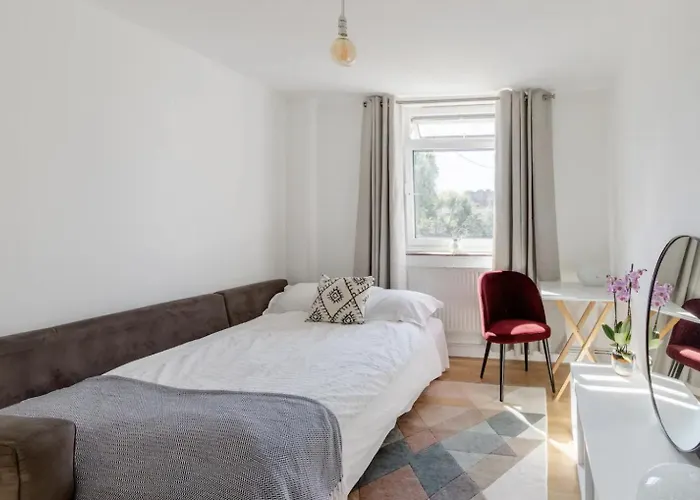 Central London Stylish Room