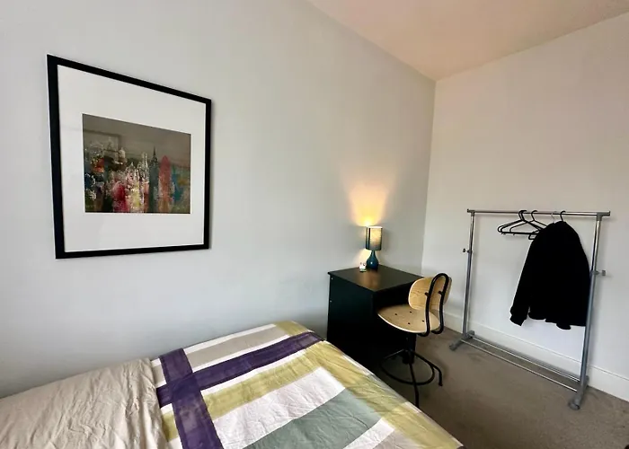 Whitechapel Station Rooms