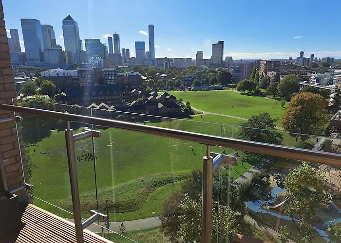 Cozy Double Room With Large En Suite Near Canary Wharf London With Amazing Views In A Shared Apartment