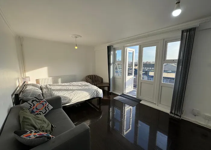 Large Room With Balcony Overlooking London