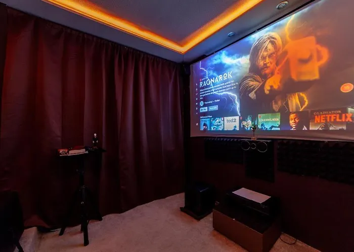 2Bed Garden House W/Hot Tub, Sauna & Cinema Room