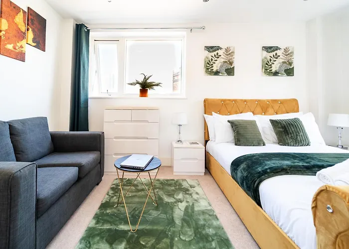 Luxury Greenwich 2Bed 2Bath Apt - Sleep 6 Guest- 1 Min From Station - Close To Greenwich Maritime- Playstation Provided