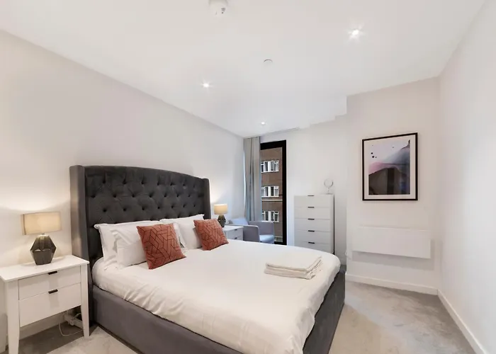 1 Bedroom Close To Tower Hill