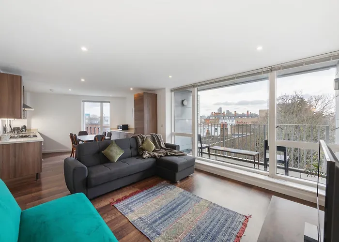 Modern & Spacious 3 Bed With Free Parking & Lift In Shoreditch, Next To Station