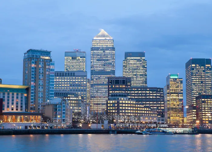 Entire Apartment Next To Canary Wharf In London