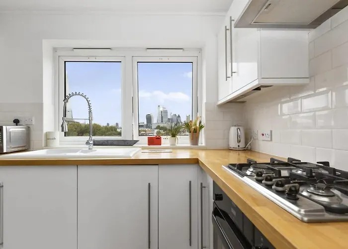 Stylish Central 2Br Flat Bridge Views