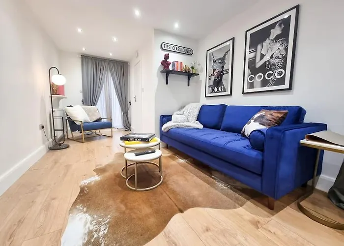 Stylish And Cosy 2 Apartment In London W Private Parking