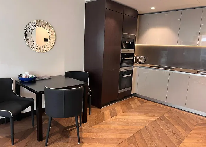 Tower Bridge City Apartment
